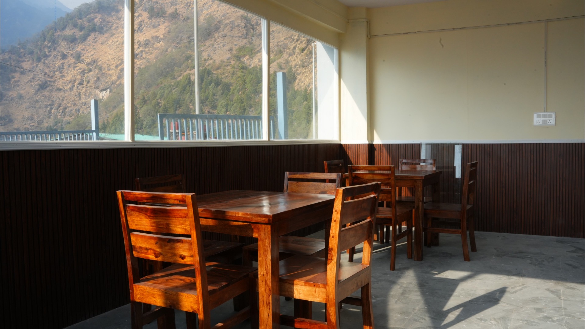 Mandola Stays ( Birthi )