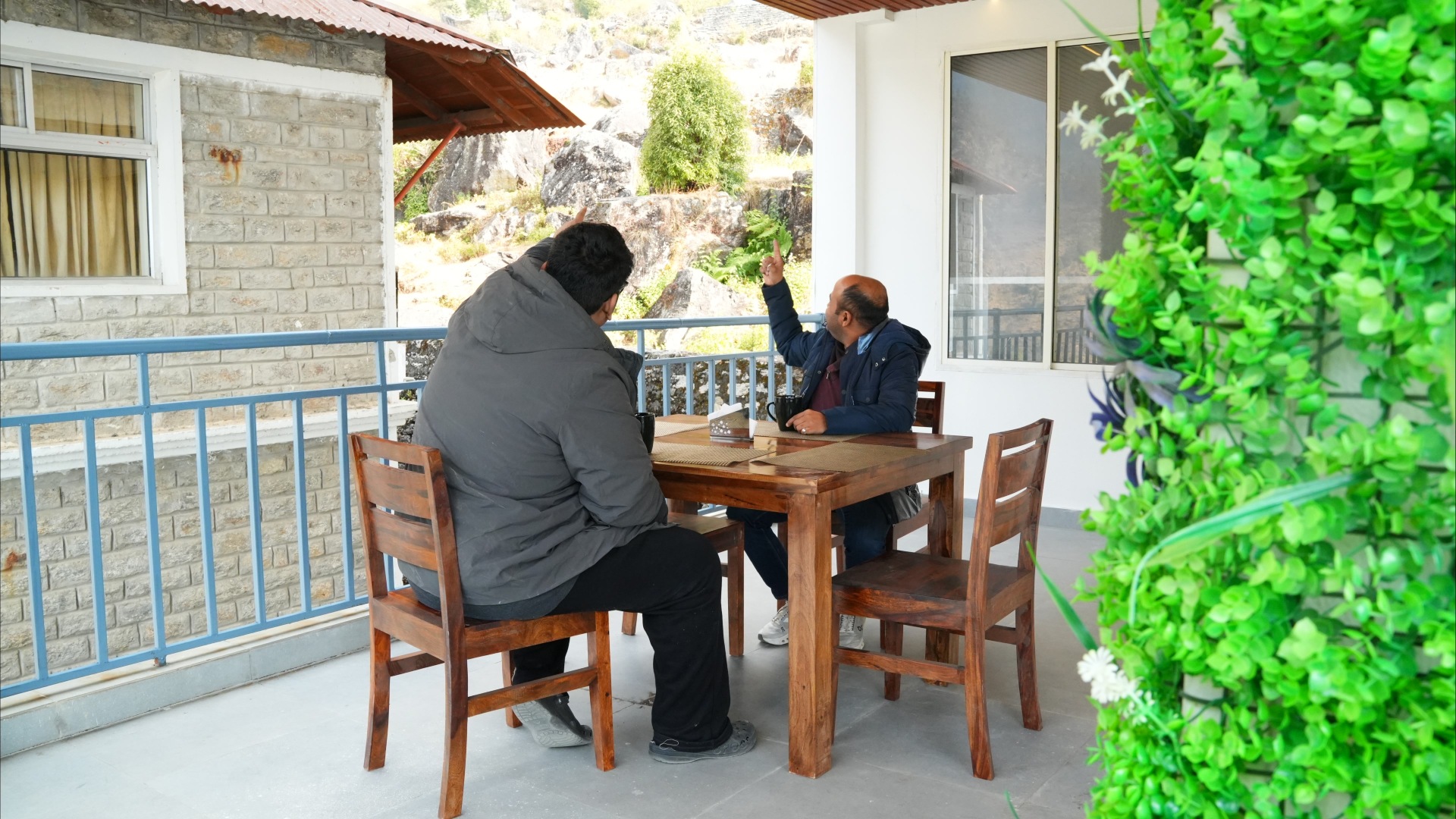 Mandola Stays ( Birthi )