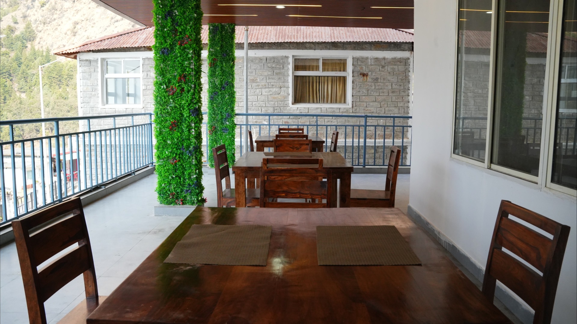 Mandola Stays ( Birthi )